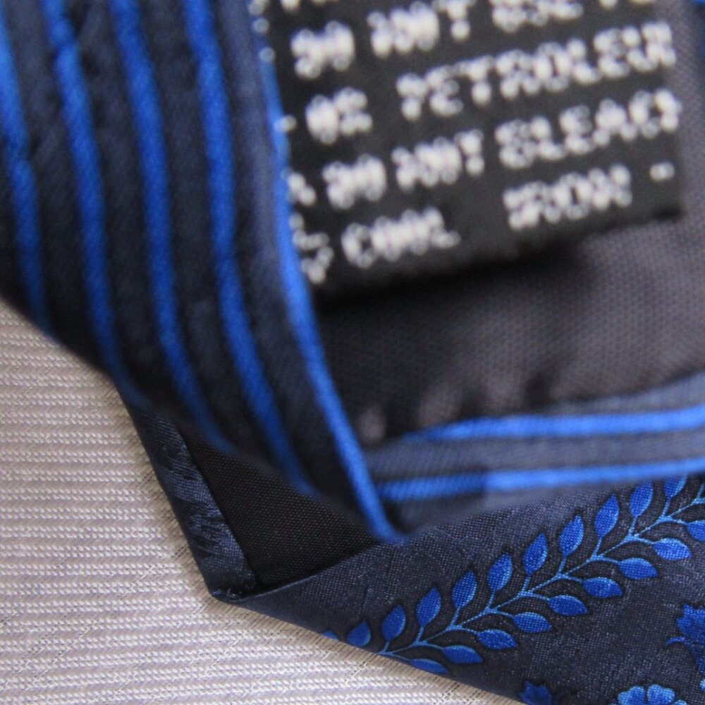 V2 by Versace Men's silk tie Navy Blue, made in Italy - Picture 2 of 7